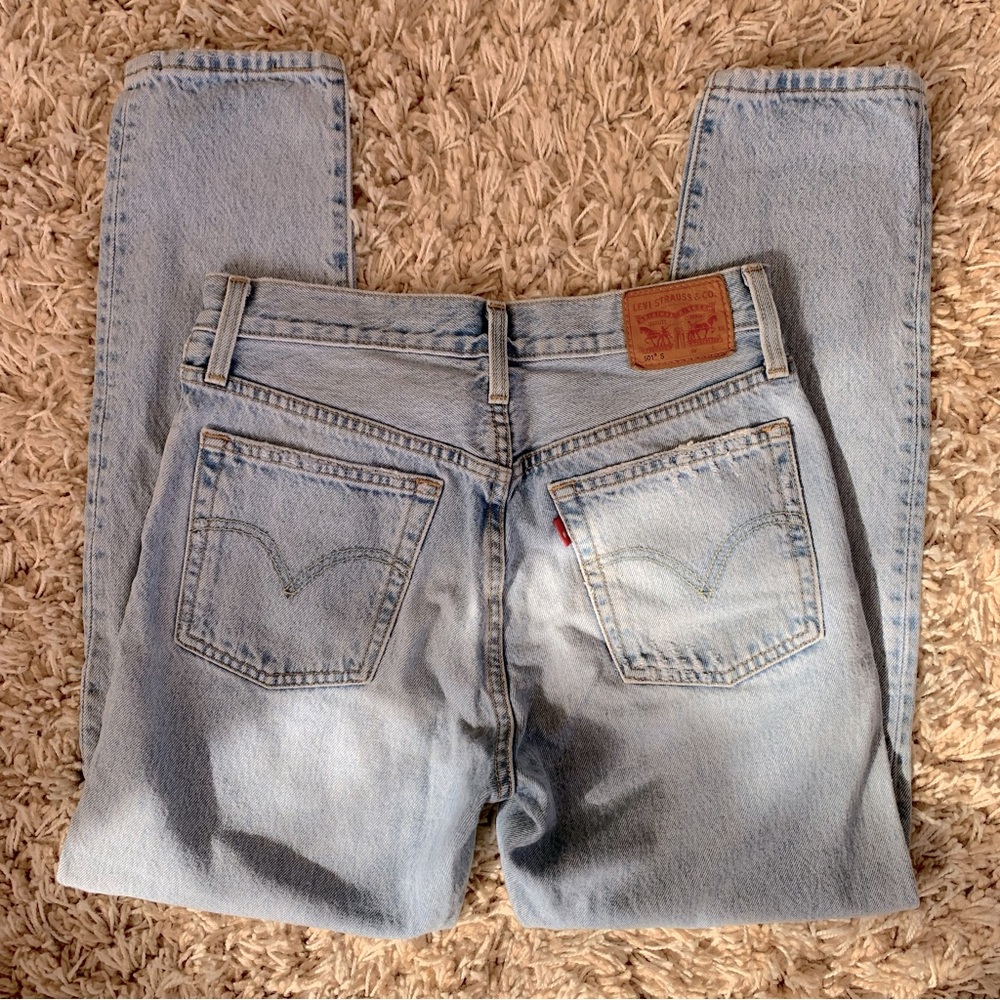 Levi’s 501 Light/Medium Wash Jeans